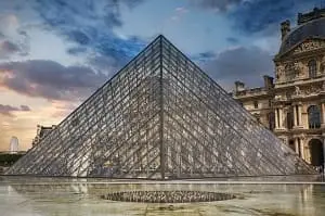 пирамида - музей Лувр